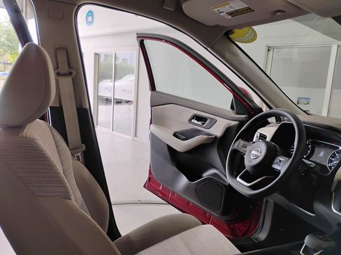 Used 2023 Nissan Rogue SV FWD image 59