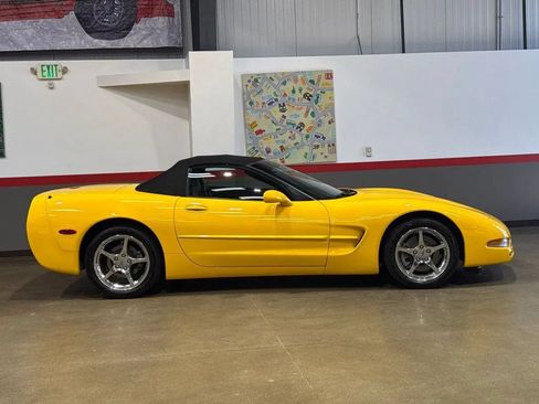 Used 2004 Chevrolet Corvette Convertible w/ Preferred Equipment Group RWD image 4