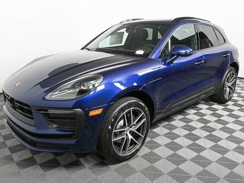 Certified 2025 Porsche Macan image 1