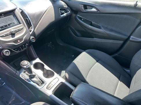 Used 2017 Chevrolet Cruze LT FWD image 30