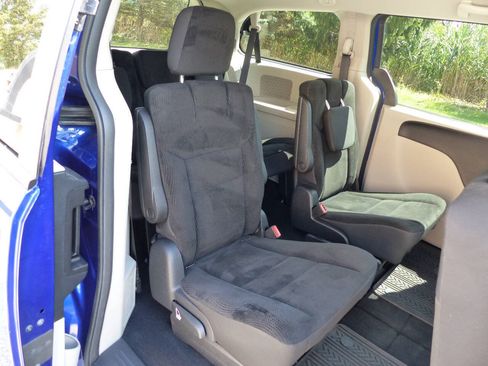 Used 2019 Dodge Grand Caravan SE FWD image 41