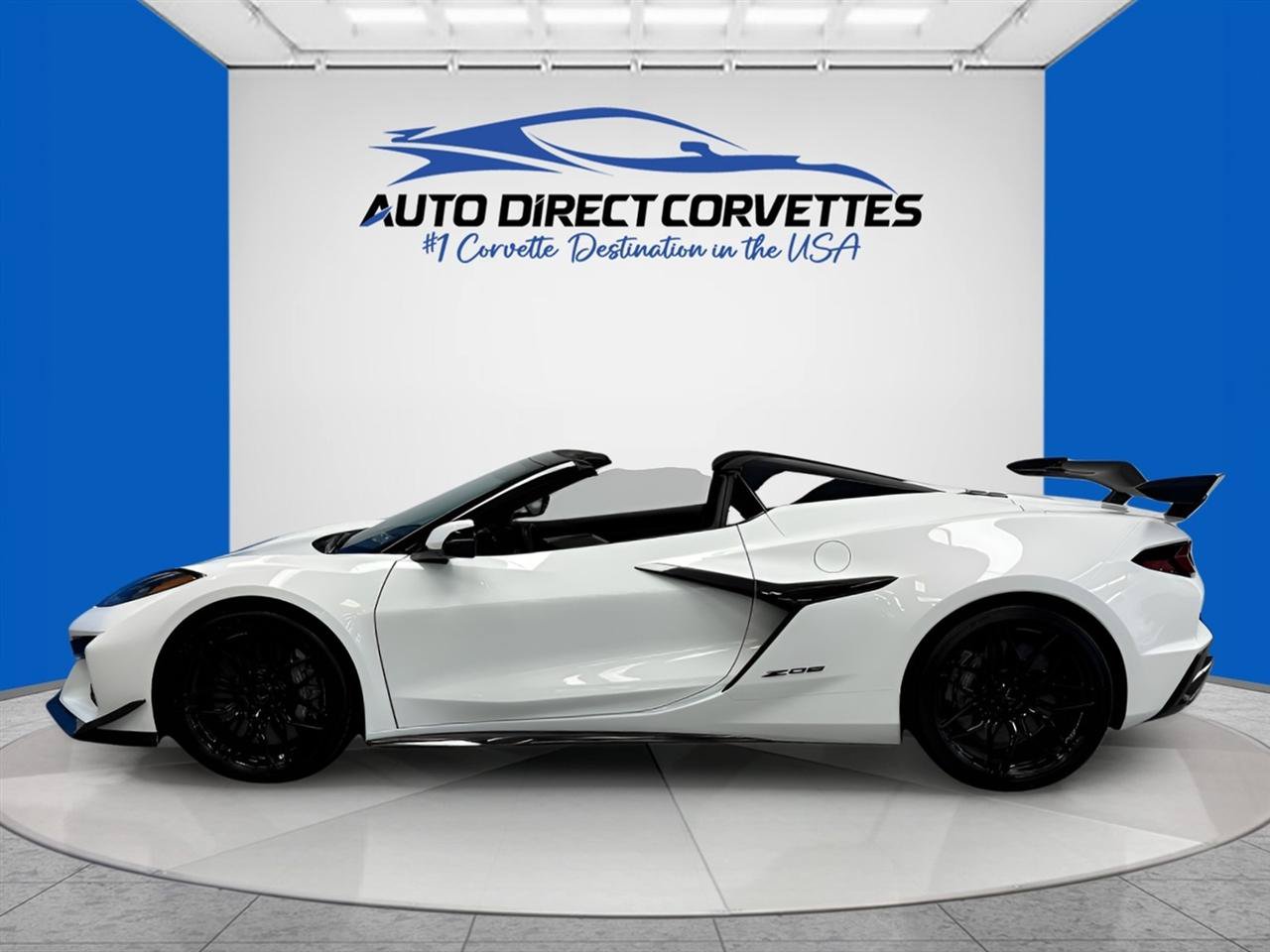 Used 2024 Chevrolet Corvette Z06 w/ Z07 Performance Package RWD image 4