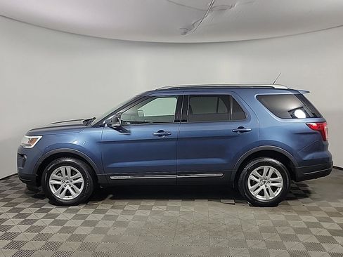 Used 2018 Ford Explorer XLT w/ Equipment Group 201A image 11
