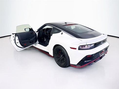Used 2025 Nissan Z NISMO w/ Floor Mat Package RWD image 28
