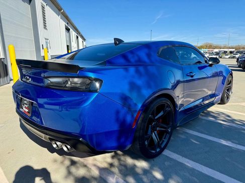 Used 2017 Chevrolet Camaro SS image 8