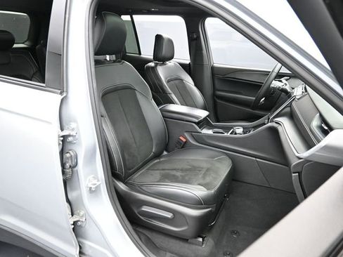 Used 2024 Jeep Grand Cherokee Altitude image 26