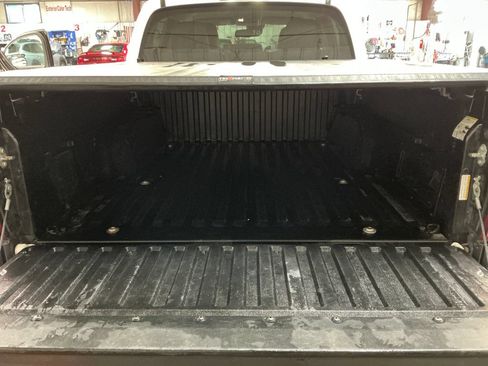 Used 2020 Toyota Tacoma SR5 AWD/4WD image 21