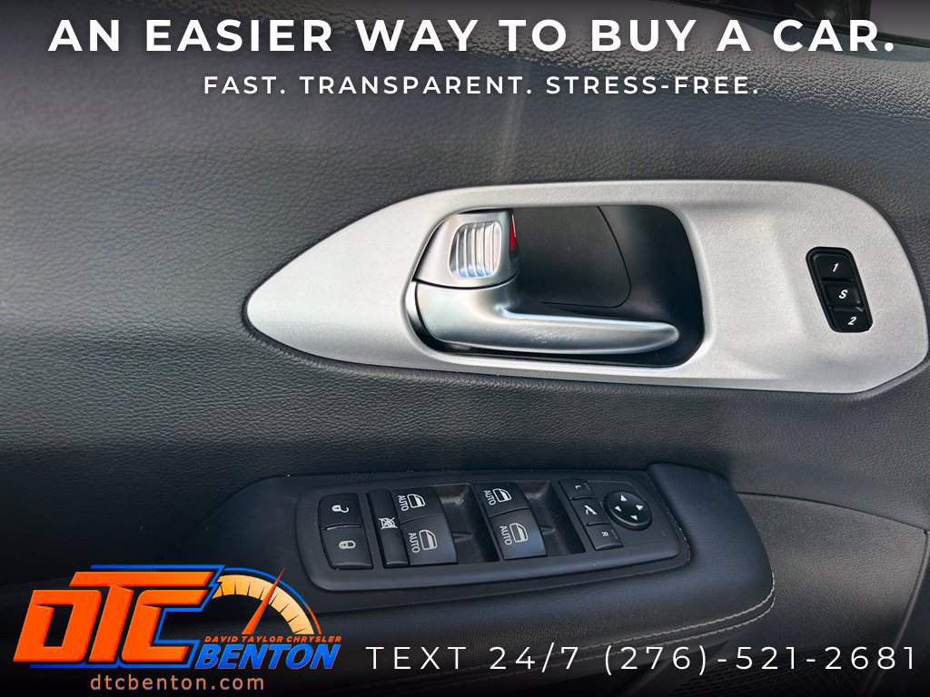 Used 2025 Chrysler Pacifica Limited FWD image 11