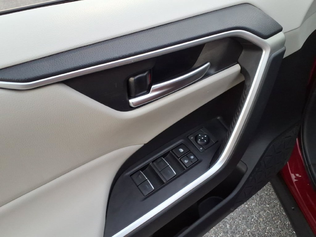 Used 2023 Toyota RAV4 XLE w/ Convenience Package FWD image 16