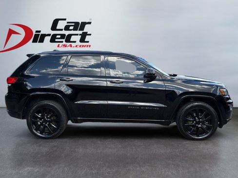 Used 2017 Jeep Grand Cherokee Altitude AWD/4WD image 12