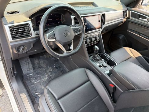 Used 2023 Volkswagen Atlas Cross Sport SE w/ Panoramic Sunroof Package AWD/4WD image 4