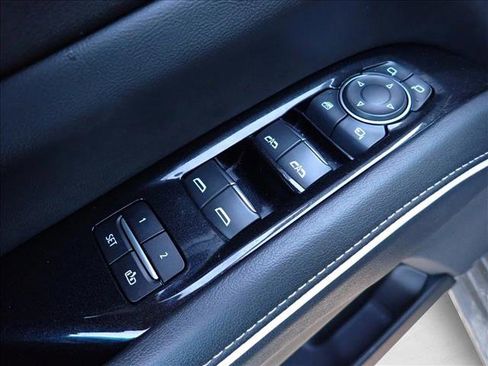 Used 2022 Cadillac Escalade ESV Premium Luxury image 19