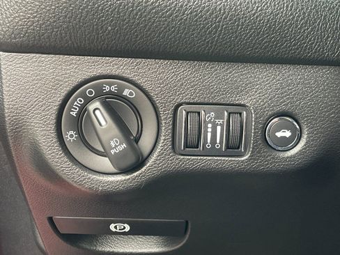 Used 2017 Dodge Challenger SRT w/ Technology Group image 29