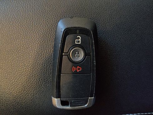 Used 2020 Ford Escape SE image 32