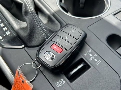 Used 2025 Toyota Highlander XLE AWD/4WD image 53