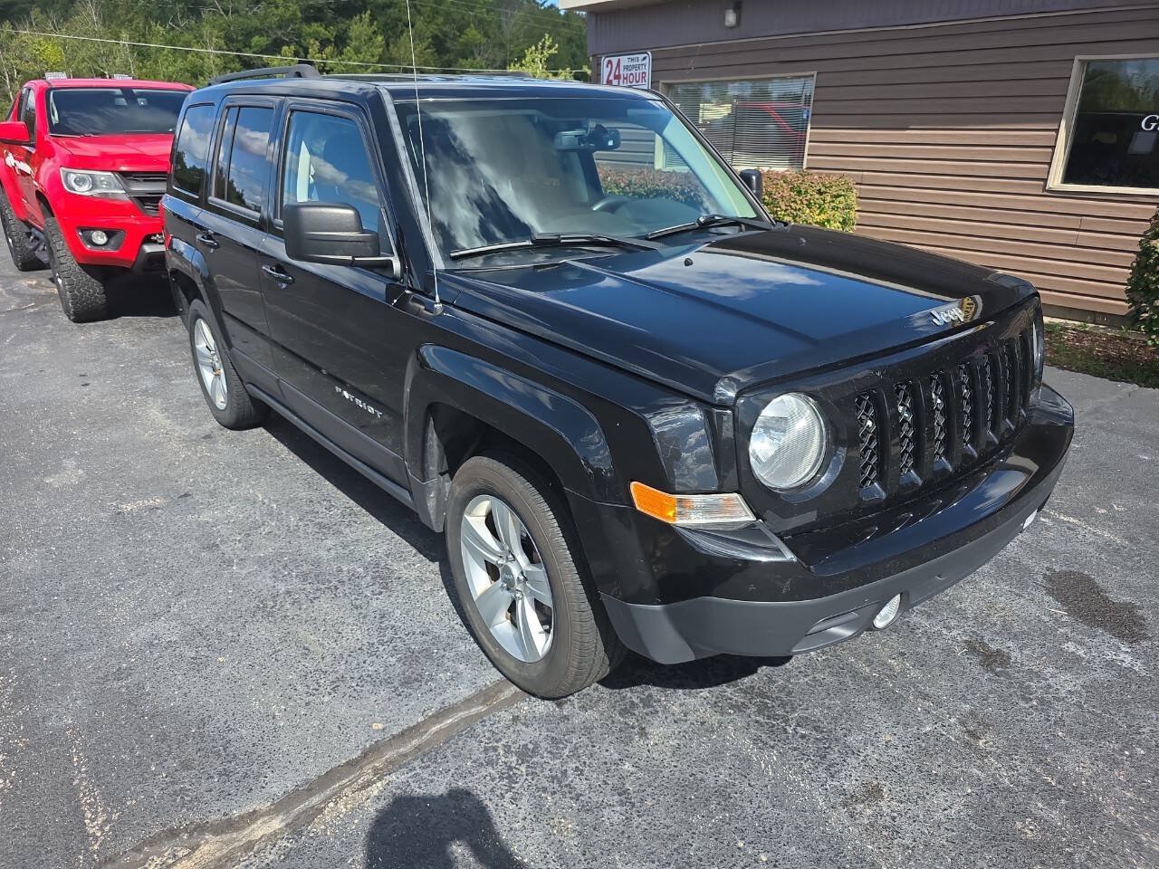 Used 2014 Jeep Patriot Latitude w/ Mopar Trailer Tow Group AWD/4WD image 4