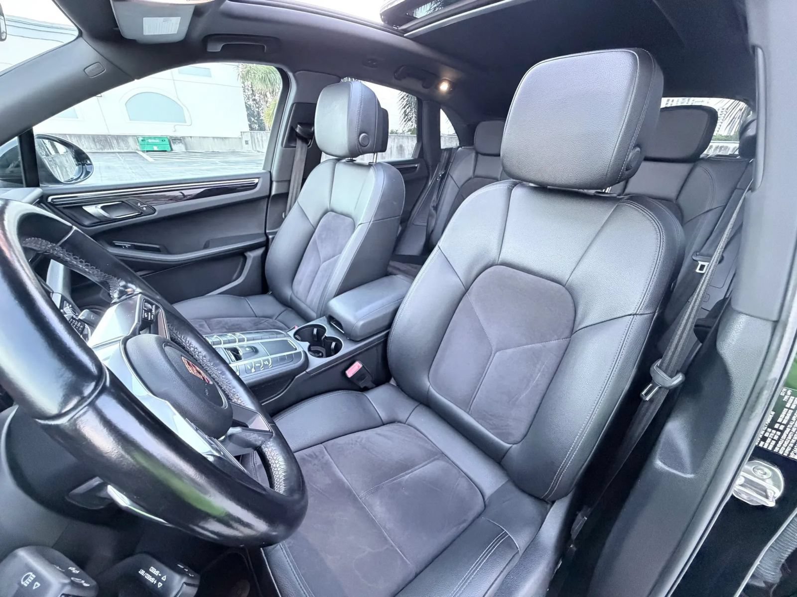 Used 2020 Porsche Macan AWD/4WD image 30