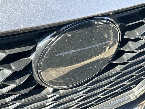 Used 2022 Nissan Sentra SR w/ SR Premium Package FWD image 4