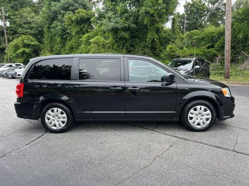 Used 2019 Dodge Grand Caravan SE w/ UConnect Hands-Free Group FWD image 5