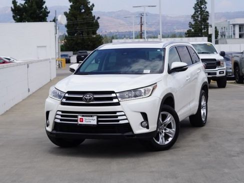Used 2017 Toyota Highlander Limited w/ Carpet Mat Package FWD image 5