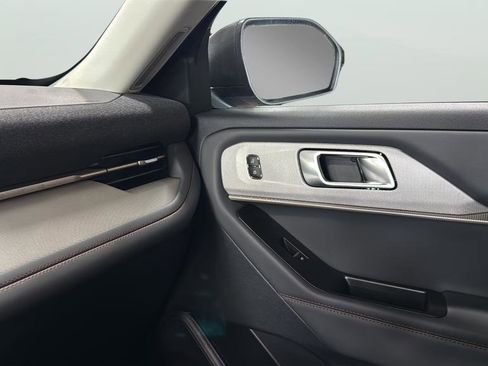 New 2026 Ford Explorer Active w/ Active Comfort Package image 19