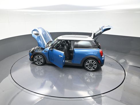 Used 2022 MINI Cooper 2-Door Hardtop image 15