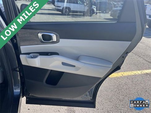 Used 2022 Kia Sorento EX w/ Panoramic Sunroof Package image 19