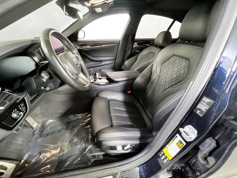 Used 2021 BMW 530i xDrive w/ M Sport Package image 21