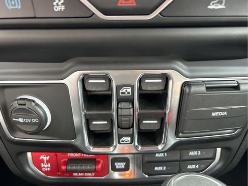 Certified 2023 Jeep Wrangler Unlimited Rubicon 4xe w/ Cold Weather Group AWD/4WD image 32