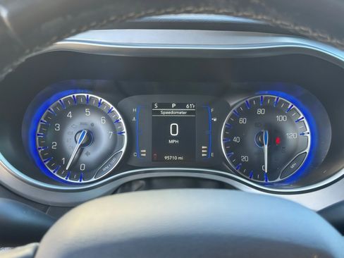 Used 2018 Chrysler Pacifica Touring Plus w/ S Appearance Package image 20