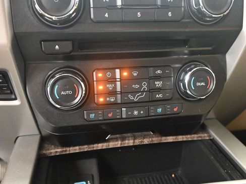 Used 2018 Ford F250 Lariat w/ Chrome Package image 29