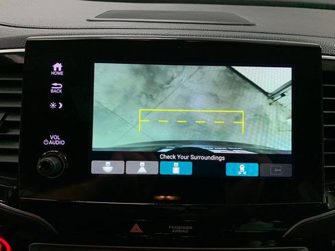 Used 2022 Honda Pilot Touring image 9