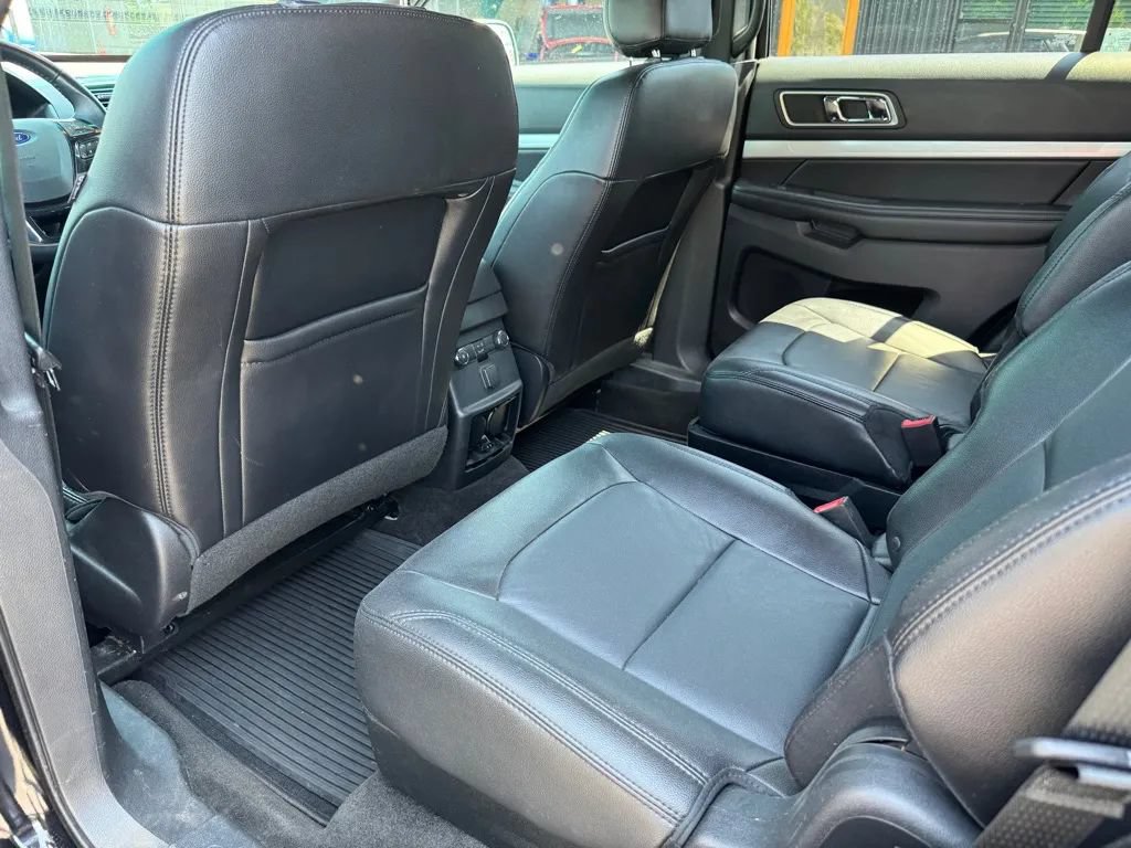 Used 2016 Ford Explorer XLT w/ Equipment Group 202A AWD/4WD image 4