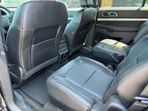 Used 2016 Ford Explorer XLT w/ Equipment Group 202A AWD/4WD image 4