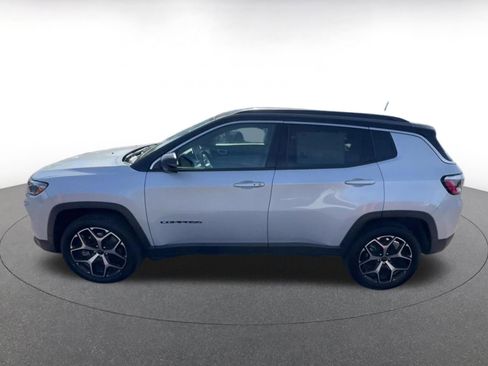 Used 2025 Jeep Compass Limited image 9