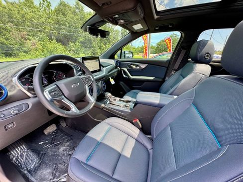 Used 2025 Chevrolet Blazer RS w/ Driver Confidence II Package FWD image 9