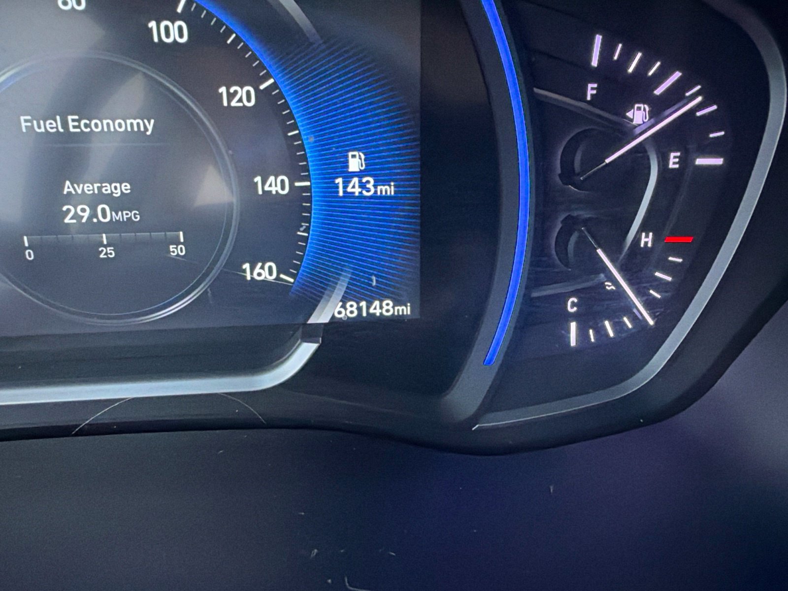 Used 2019 Hyundai Santa Fe SEL FWD image 11