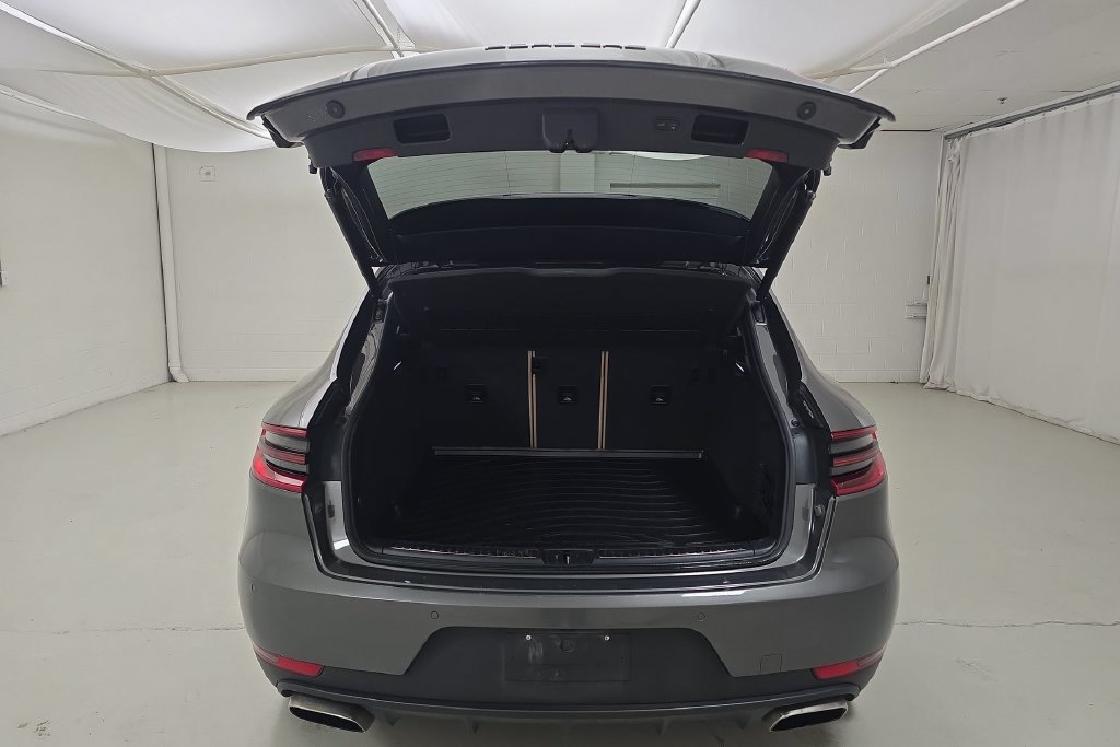 Used 2018 Porsche Macan AWD/4WD image 28