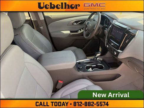 Used 2021 Chevrolet Traverse LT image 15