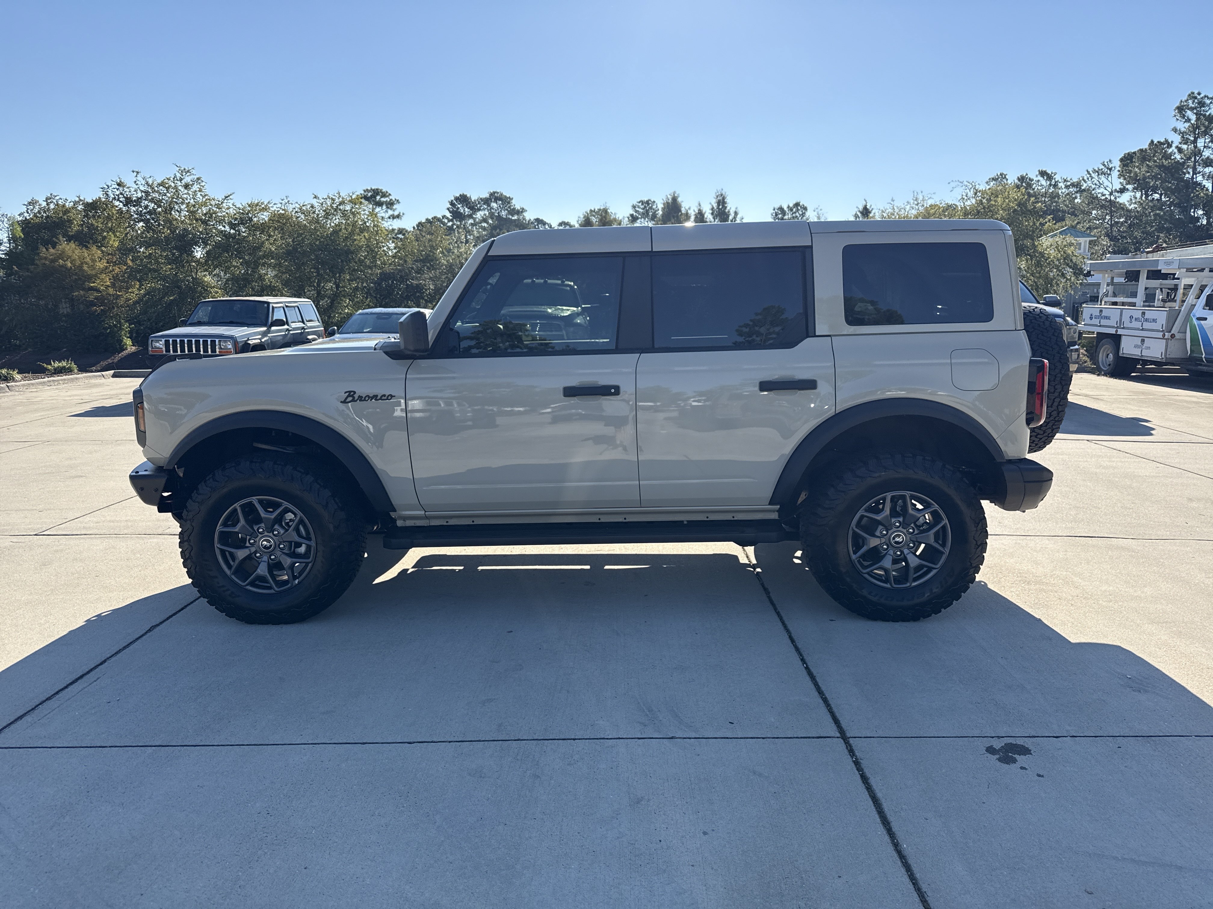 Used 2025 Ford Bronco Badlands AWD/4WD image 7