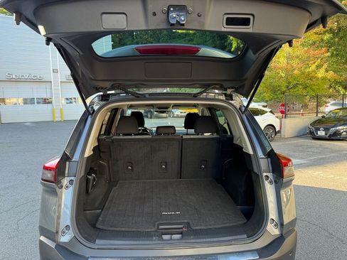Used 2023 Nissan Rogue SV image 31