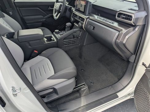 Used 2025 Toyota Tacoma TRD Off-Road image 12