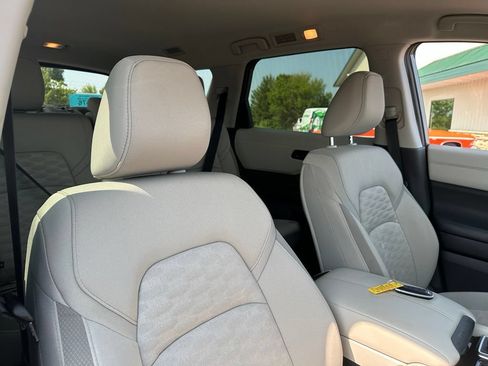 Used 2024 Nissan Pathfinder SV AWD/4WD image 32