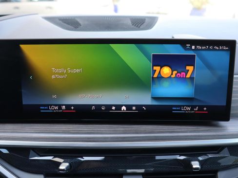 Used 2024 BMW X6 xDrive40i w/ Executive Package image 9