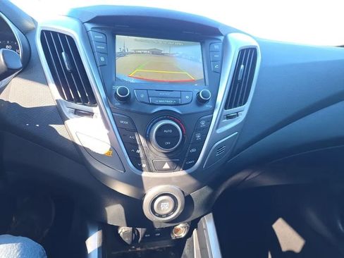 Used 2017 Hyundai Veloster Value Edition image 33