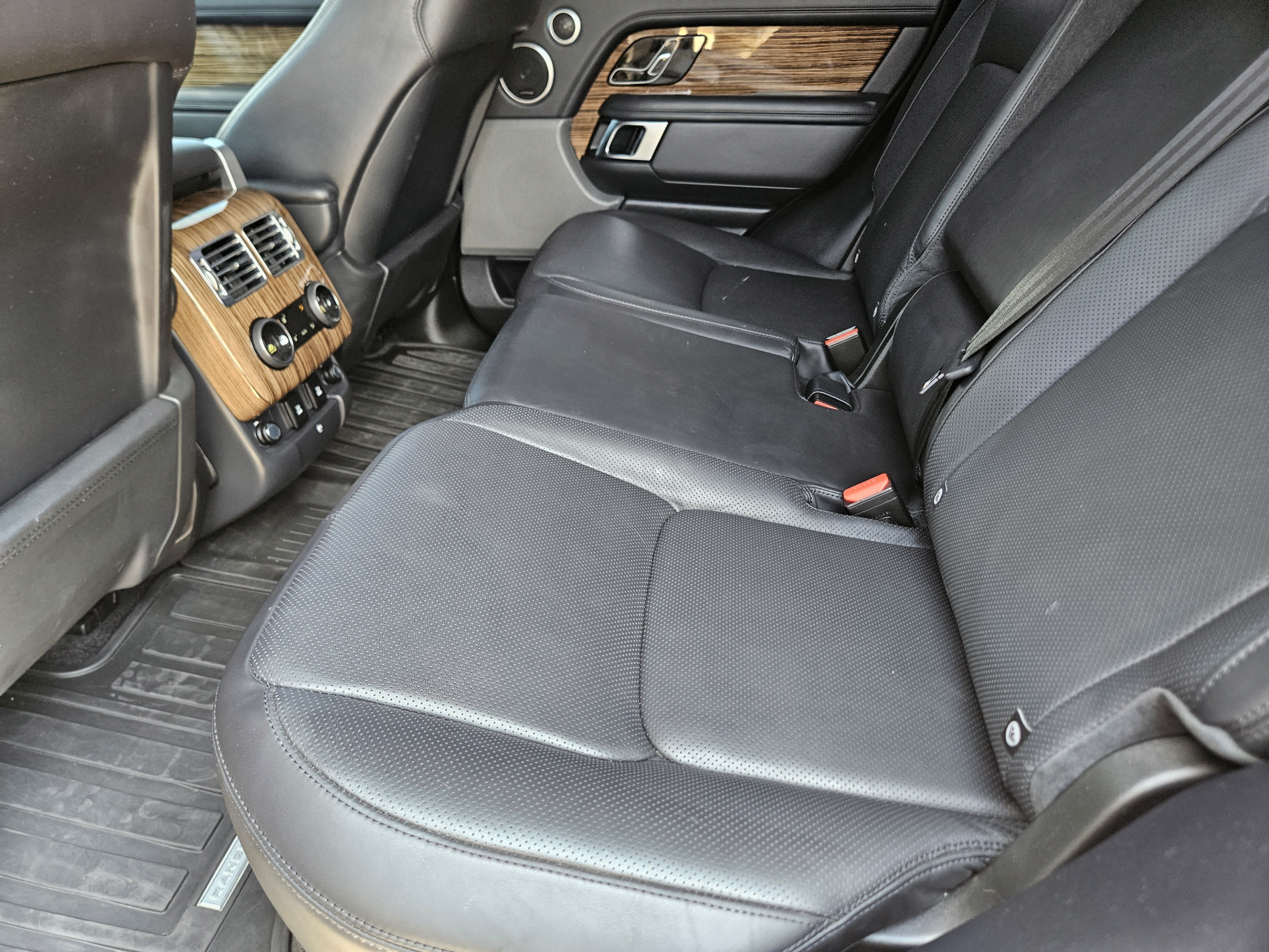 Used 2018 Land Rover Range Rover HSE AWD/4WD image 22