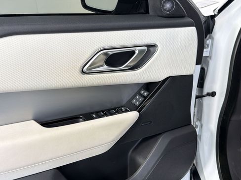 Used 2022 Land Rover Range Rover Velar R-Dynamic S image 27
