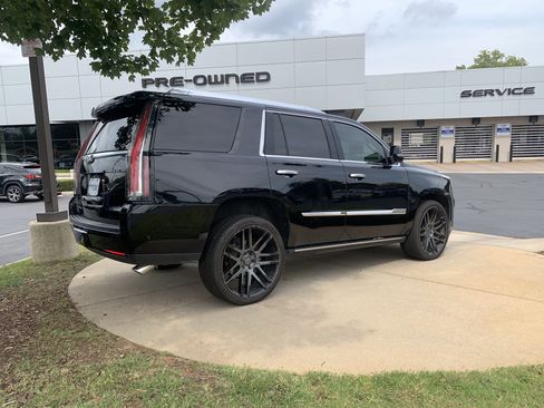 Used 2017 Cadillac Escalade Platinum AWD/4WD image 10