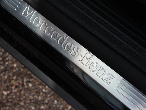 Used 2021 Mercedes-Benz GLB 250 4MATIC image 10