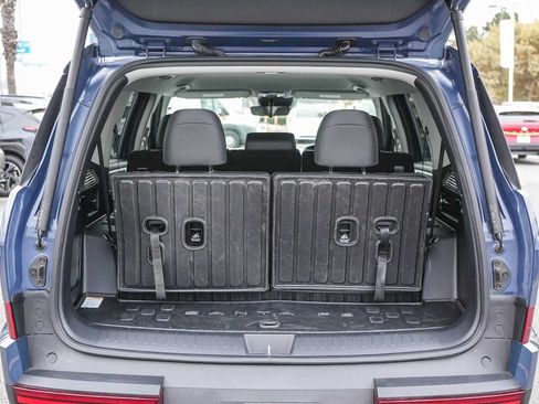Used 2025 Hyundai Santa Fe SEL FWD image 30